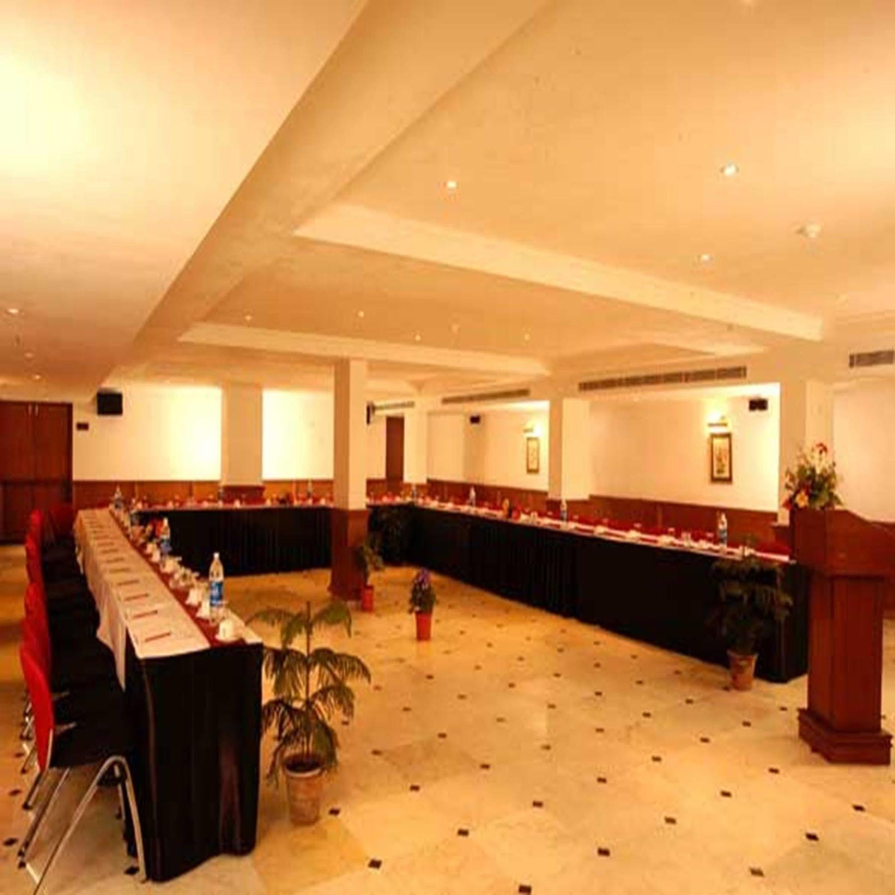 The Royal Plaza Gangtok Hotel Bagian luar foto