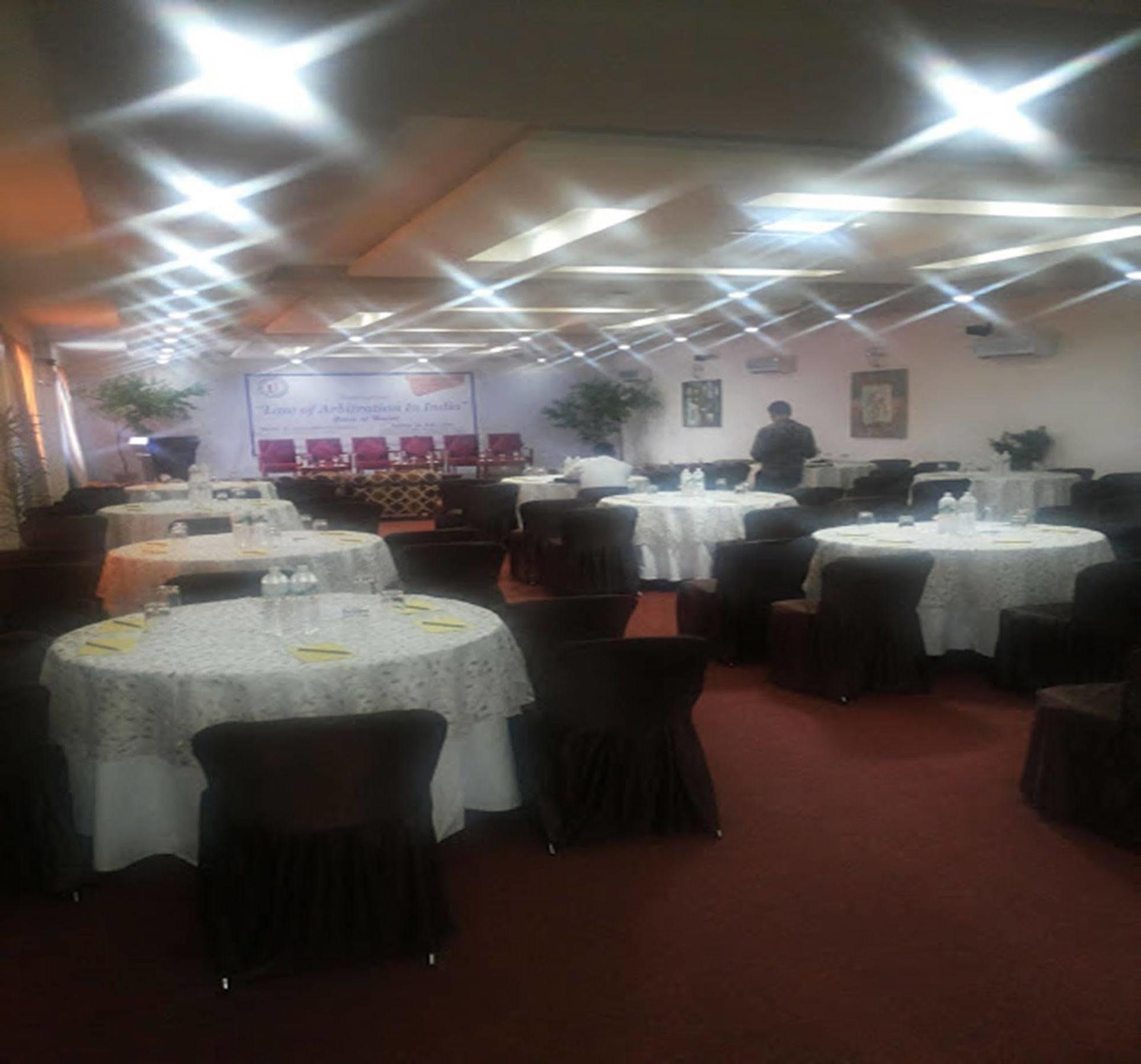 The Royal Plaza Gangtok Hotel Bagian luar foto
