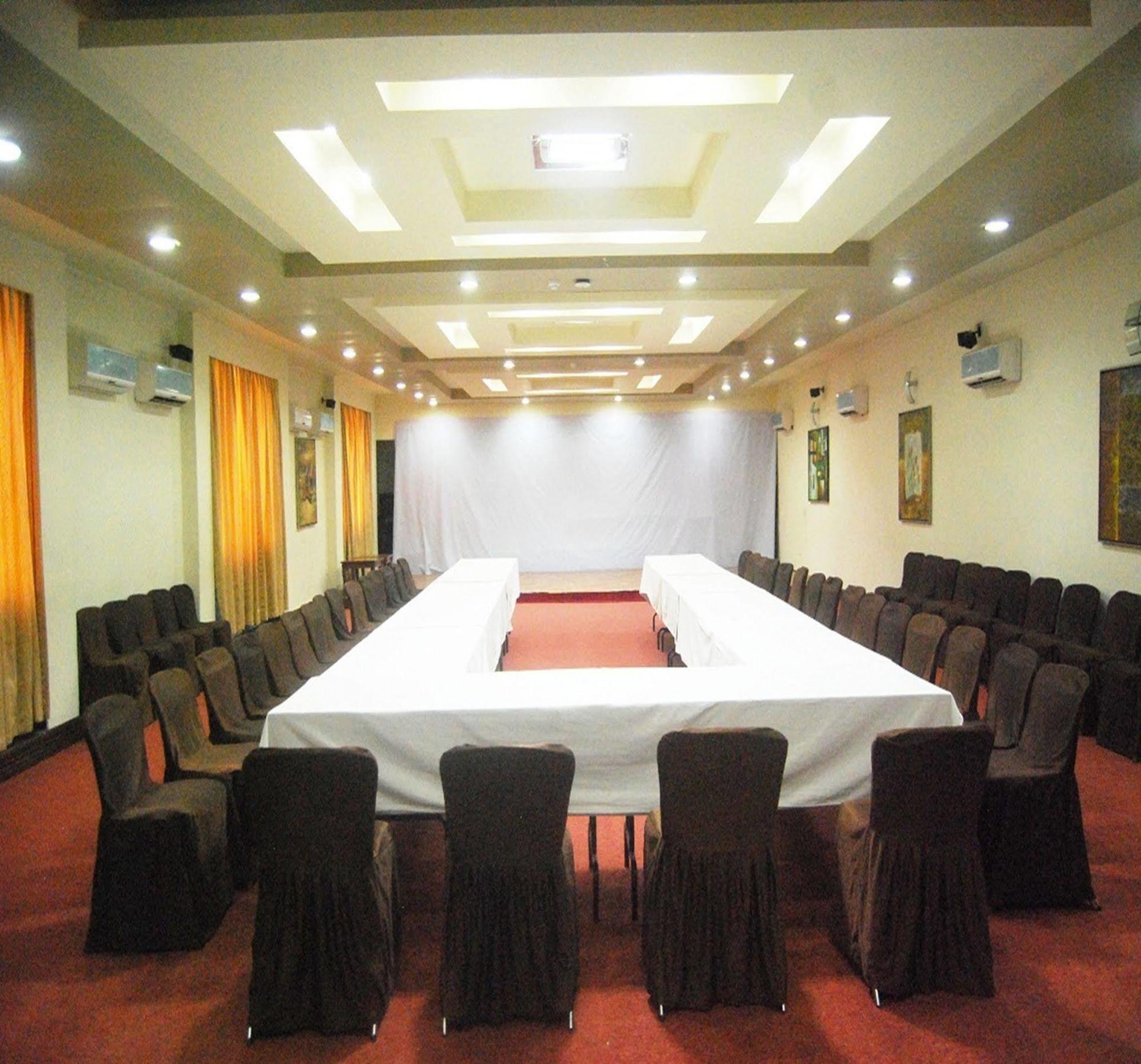 The Royal Plaza Gangtok Hotel Bagian luar foto