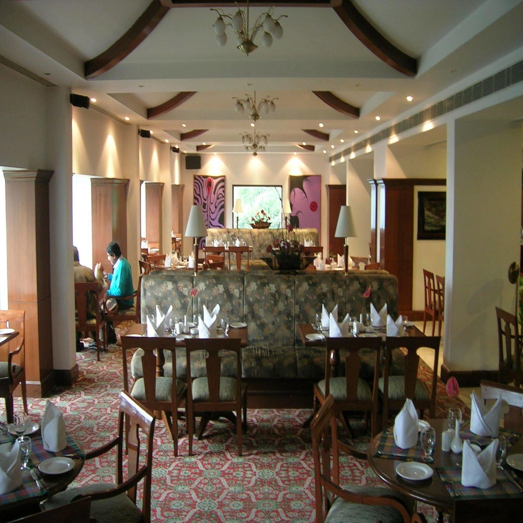The Royal Plaza Gangtok Hotel Bagian luar foto